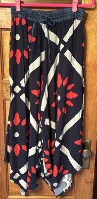 Pantalones fluidos estampados Desigual 26 Foto 1 de 4