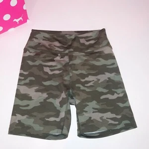 Victoria Secret PINK Shorts Bike XS Green Camo Athletic Activewear New - Picture 1 of 4