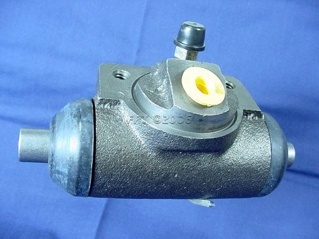 Cilindro de rueda de freno para 93 94 95 96 97 Camaro Z-28 Firebird trasero L & R Foto 1 de 3