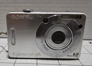 Sony Cyber-shot DSC-W50 6.0MP Digitale Kompaktkamera 3x Optischer Zoom - Wie Ist - Bild 1 von 7