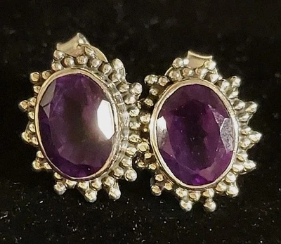 Nuevos pendientes de amatista facetada ovalada de plata de ley Foto 1 de 4