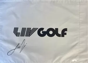 Prendedor de golf LIV firmado por Joaquín Niemann bandera JSA#AK80822 - Imagen 1 de 2