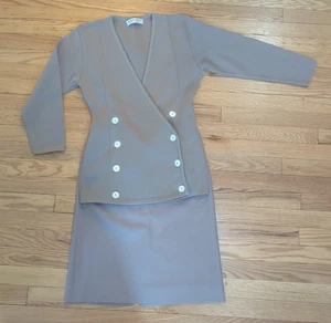 Jaeger Vintage Wool Cardigan Sweater & Matching Skirt Beige Tan XS Great Britain - Picture 1 of 13