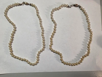 2 StückPerlenketten Halsketten  mit  Verschluss  jede  20 Gramm und 44 cm Länge - Bild 1 von 4