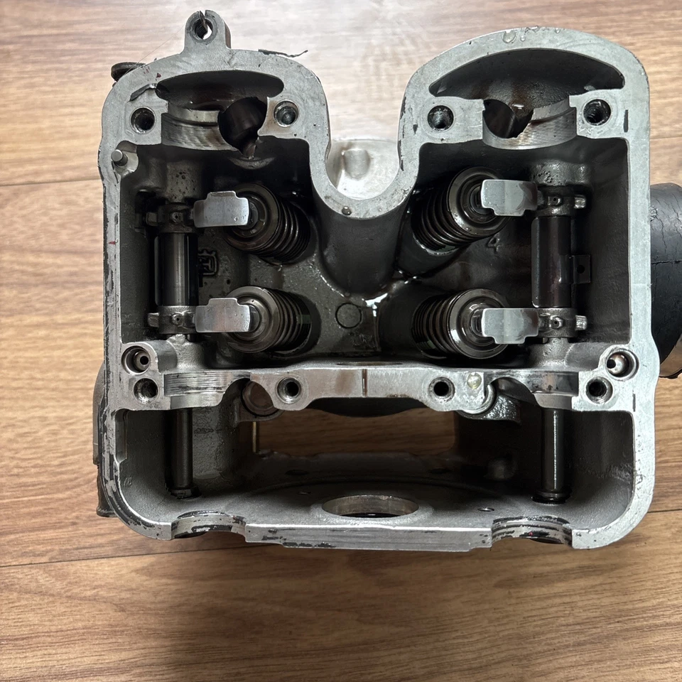 Husqvarna SMR 510 2010 OEM culata viene con válvulas y elevadores  Foto 1 de 4