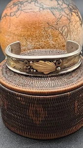 Amerikanische Ureinwohner Sterlingsilber Gold gefüllt Manschette Justin Morris 6,75" Navajo - Bild 1 von 7
