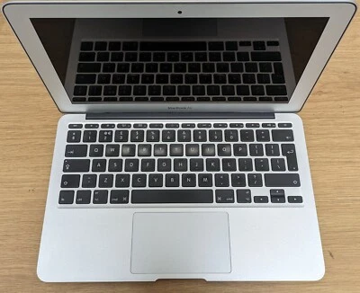 Apple MacBook Air "Core i5" 1.6GHz 11" (Mid-2011) - Image 1 of 4