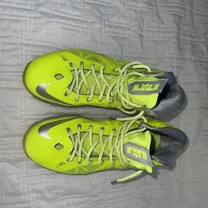 Size 10.5 - Nike LeBron 10 Volt 2013 - Picture 1 of 7