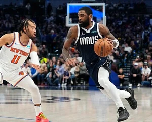 Foto de baloncesto de la NBA Kyrie Irving vs Jalen Brunson Dallas Mavericks 8x10 - Imagen 1 de 1