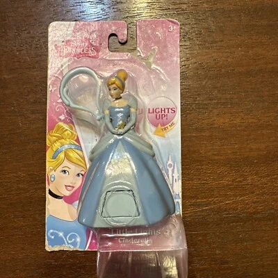 NUEVO - 2015 Disney Princess Little Lights Cinderella JAKKS Pacific necesita batería Foto 1 de 4
