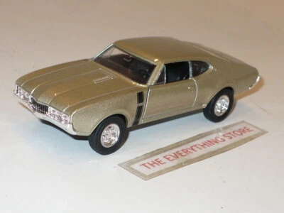 WELLY 68 OLDSMOBILE 442 DORADO CLARO METÁLICO 4,75 PULGADAS DE LARGO ENVÍO GRATUITO Foto 1 de 4