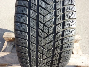 Pirelli Scorpion Winter 295 40 R 21 111V 1x Winterreifen 3221 6,5mm - Bild 1 von 6