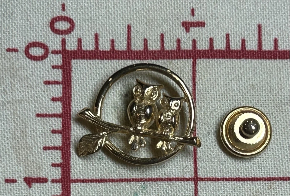 Great Horned Owls Hoot Gold Fashion Jewelry Brooch Lapel Pin - Image 1 of 2