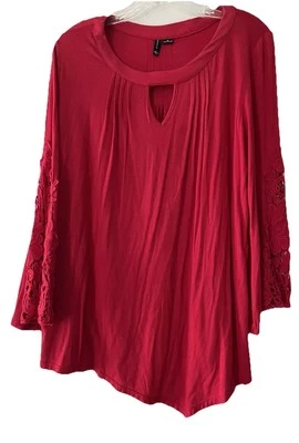Camisa Top New Directions Mujer Talla Mediana Roja Cuello Cerradura Plisada Encaje Foto 1 de 4