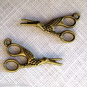 LOT 2 CISEAUX CIGOGNE MINIATURE ** 15 x 26 mm ** BRONZE CHARM / BRELOQUE - 019 - Picture 1 of 1
