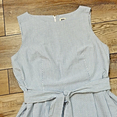 Vestido Seersucker Anne Klein para mujer talla 16 sin mangas azul blanco prendedor rayas cinturón Foto 1 de 4