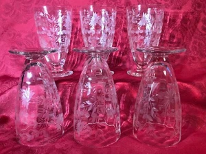 6 seltene Vintage glasklare geätzte geschliffene Glasbecher mit Fuß, Eisteegläser  - Bild 1 von 10