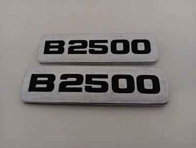 Placa de identificação emblema Mazda B2500 placa de identificação OEM para-lamas cromados genuínos de fábrica *PAR* - Imagem 1 de 4