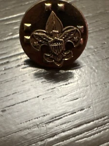 VINTAGE BOY SCOUTS OF AMERICA METAL PIN BUTTON 1/4" DIAMETER 1960-1970s - Picture 1 of 3