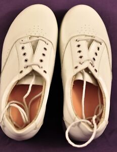 women's Mt Emey therapeutic shoes size 6 AA white lace up leather comfortable