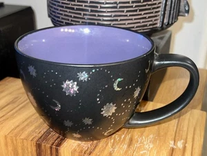 RARO! Taza Stay Wild Moon Child 20 oz negra, púrpura y plateada luna/estrellas como nueva - Imagen 1 de 6