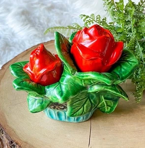 Red Rose Bud Bush Salt & Pepper Shaker Set Vintage Made In Japan Cottagecore - Picture 1 of 7