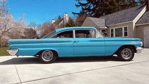 1960 Pontiac Catalina Sport Sedan - Picture 1 of 40