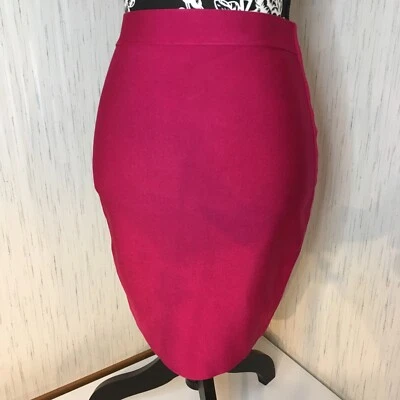 Falda lápiz ajustada al cuerpo Guess by Marciano talla mediana Foto 1 de 4