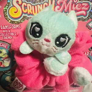 ScrunchMiez PRIM #1 Teal Cat Pink Hair Scrunchy Backpack Clip Toy Series 1 NEW - Picture 1 of 6