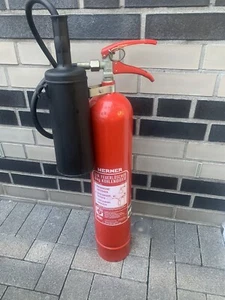 Kohlendioxid Feuerlöscher 6 kg gebraucht Feuer löschen Ohne Schäden anzurichten - Bild 1 von 6