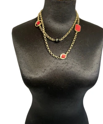 Colar Chicos longo grosso corrente de ouro com contas vermelhas, pretas e de strass - Imagem 1 de 4