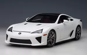 1/18 AUTOart Lexus LFA Whitest White with Carbon Black Super Car Modell 78851 - Bild 1 von 1
