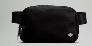 Lululemon Everywhere Belt Bag 1L Black NWT phone key wallet MA Lulu bag - Picture 1 of 6