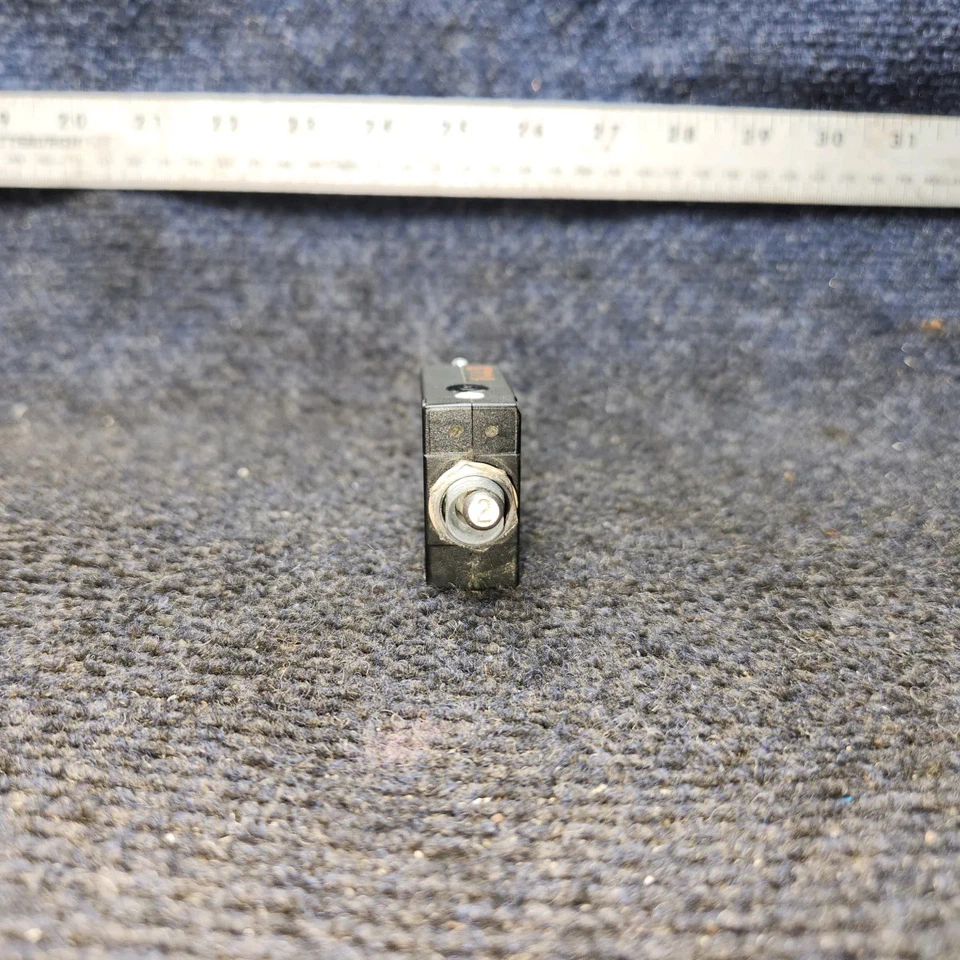 W31X2M1G2 | Tyco Electronics Serie W31 | PIPER PA-24 | Disyuntor 2 AMPS Foto 1 de 4