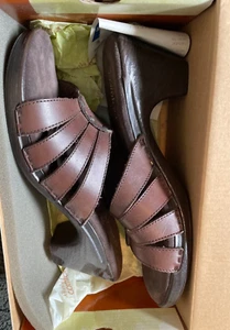 Strictly Comfort Womens 8 Brown Slip On Slide Sandals Low Heel Shoes FREE S&H - Picture 1 of 3