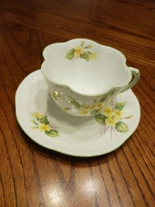 Shelley Primrose #13430 Dainty teacup and saucer - Picture 1 of 5