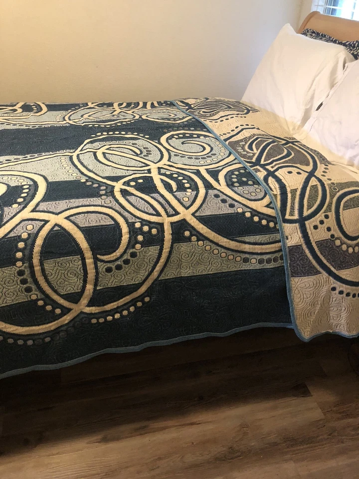 VNT Blue Beige F/Queen Size Bedspread Coverlet Geometric Jaquard 102x88" EUC - Image 1 of 4