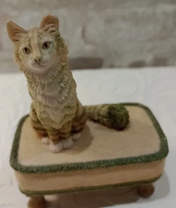 Vintage 1989 Fine Arts of Scotland Ray Ayres signierte Katze auf Fußbank 4" Chip - Bild 1 von 10