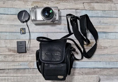 Olympus Digital Camera C-760 Ultra Zoom 3.2MP Silver Tested & Accessories  - Image 1 of 4