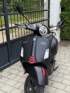 Vespa GTS 125 – 916 km – TÜV vorhanden – Matt Schwarz - Bild 1 von 4