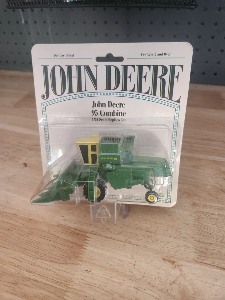 1/64 John Deere 95 Combine - Image 1 of 1