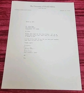 FOOTBALL NCAA UNIV. NORTH DAKOTA Coach JERRY OLSON Autograph Auto singed picture - Picture 1 of 5