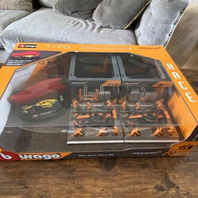 Juego Pitstop Burago Mclaren - 3 Coches + Soporte + Estaciones Pitstop Y Garajes 1/43 Foto 1 de 4