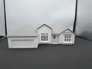 1:64 House-Cape Cod-Matt's Model Building - Picture 1 of 9