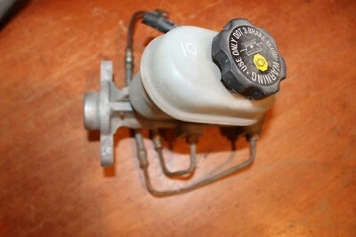00-05 Chevy Cavalier Pontiac Sunfire Brake master Cylinder w/ fluid reservoir - Image 1 of 4
