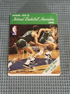 Bill Walton Personal Owned 1974-75 Sporting News NBA Guide Rookie Year - Bild 1 von 8