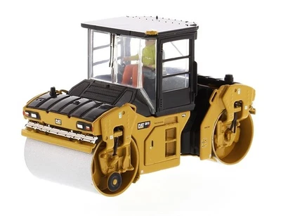DIECAST MASTERS, Compattatore tandem CATERPILLAR CB 13 con cabina, 1/50,  DCM... - Immagine 1 di 2