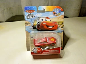 DISNEY PIXAR CARS COLOR CHANGERS 2IN1 LIGHTNING McQUEEN ON THE ROAD  NEW ON CARD - Picture 1 of 7