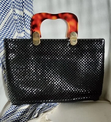 VTG Vanessa Black Mesh W Lucite Tortoise Shell Handles Gold Hardware Hong Kong - Imagem 1 de 4