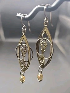 Pendientes colgantes de 2,5" con estrás amarillo facetado tono metal mezclado texturizado - Imagen 1 de 7